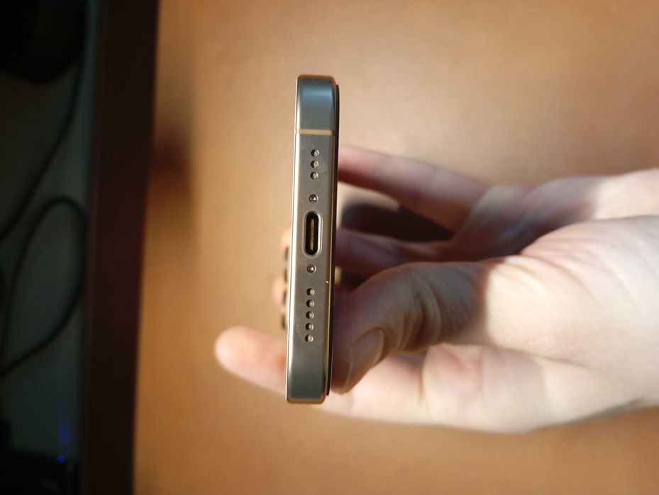 iPhone 16 pro 512GB Desert Titanium