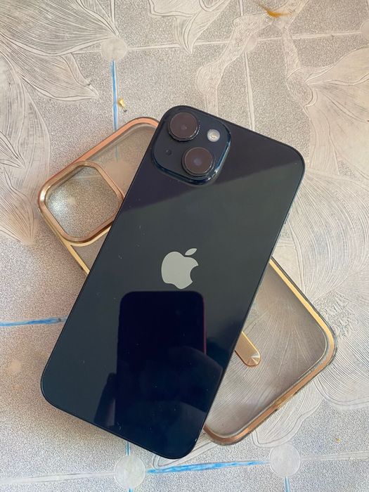 Vând iPhone 14 are și cutie