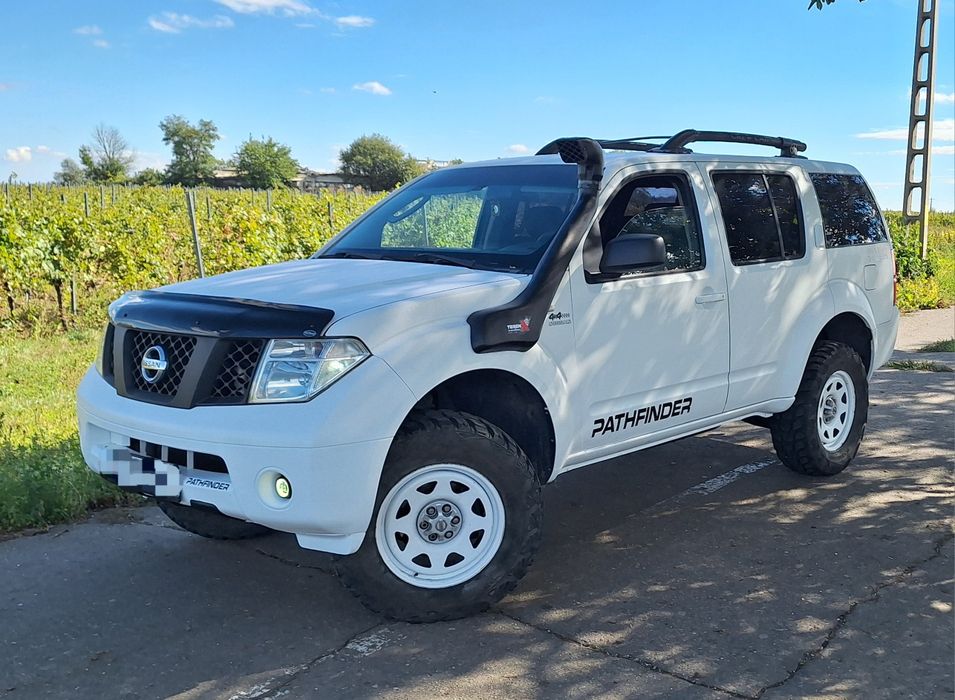 Nissan pathfinder (ca un patrol:) off road 4x4