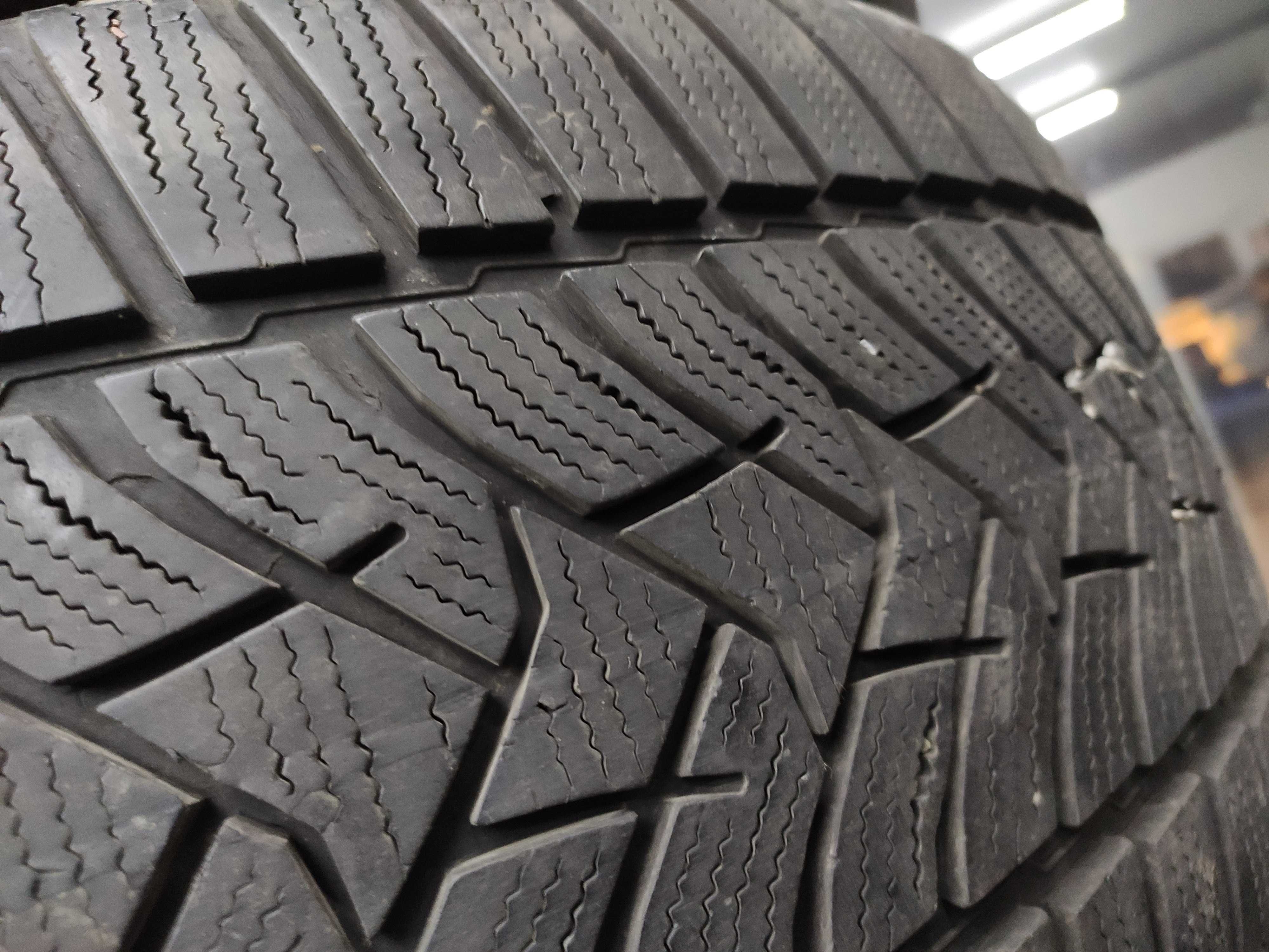 2бр Зимни гуми 255 45 18 - Dunlop
