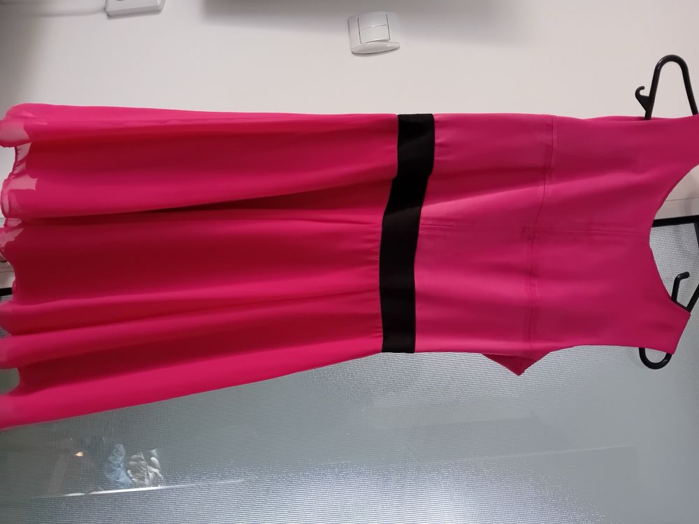 Rochie cu voal, roz ciclam
