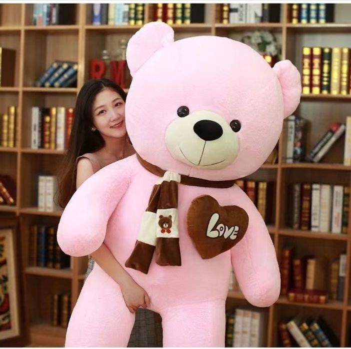 Розовая плюшевая мишка