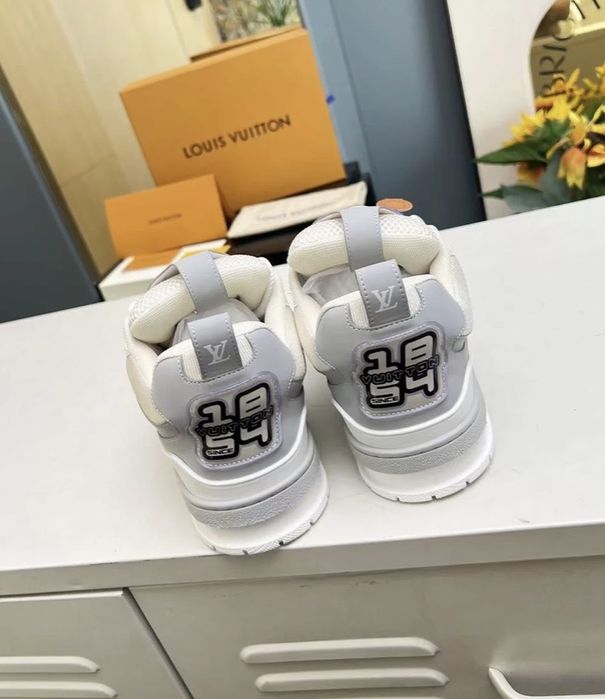 Louis Vuitton Skate Gray