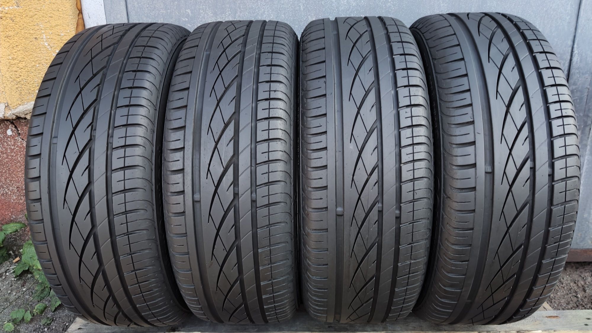 4бр. летни гуми 195/55/16 Continental Premium Contact 
dot21
7mm
Много