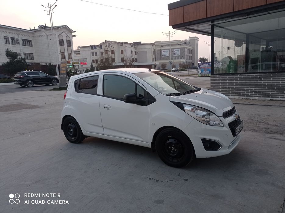 Moshina idiyalni xalotda kraska 1 ta eshikka