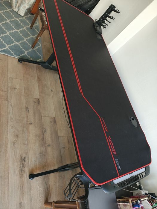 Birou gaming și scaun