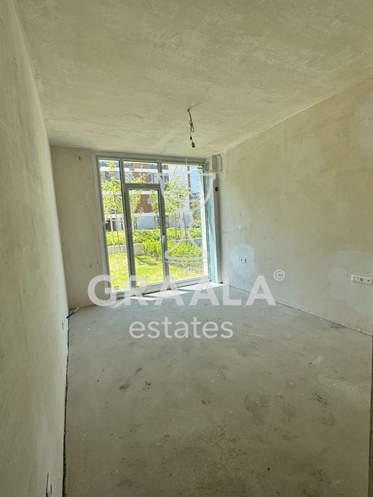 Жилище с усещане за къща в луксозен комплекс!