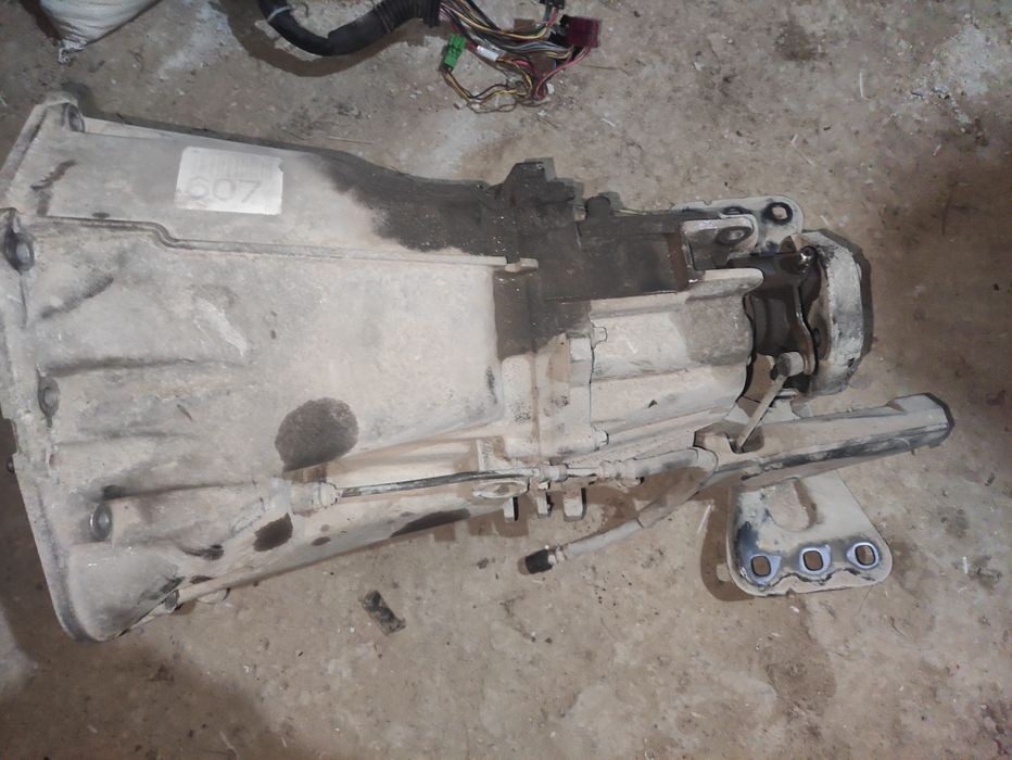 Продавам ръчна скоростна кутия mercedes Benz C class