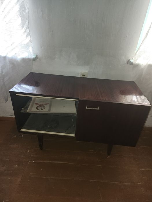 Кровать железная, топчан железный ,шифнеры,этажерки,столы,тумбочкиВсе