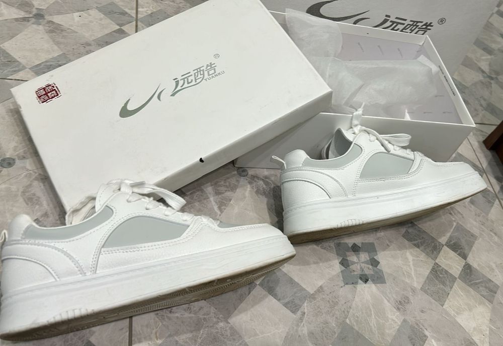 Продаются Кроссовки