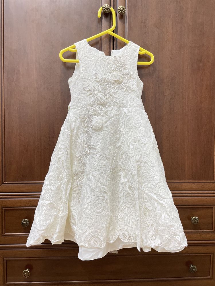 Продам белое платье для девочки 4 - 6 лет