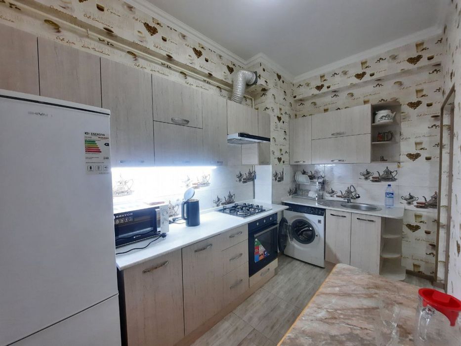 Метро Ойбек ул.Чехова 3/6/8 ориентир кафе "Bon" и "B&B"