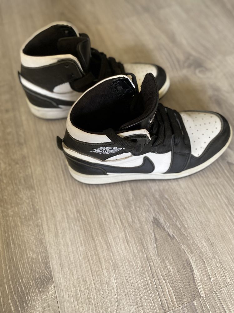 Кроссовки Nike размер 34