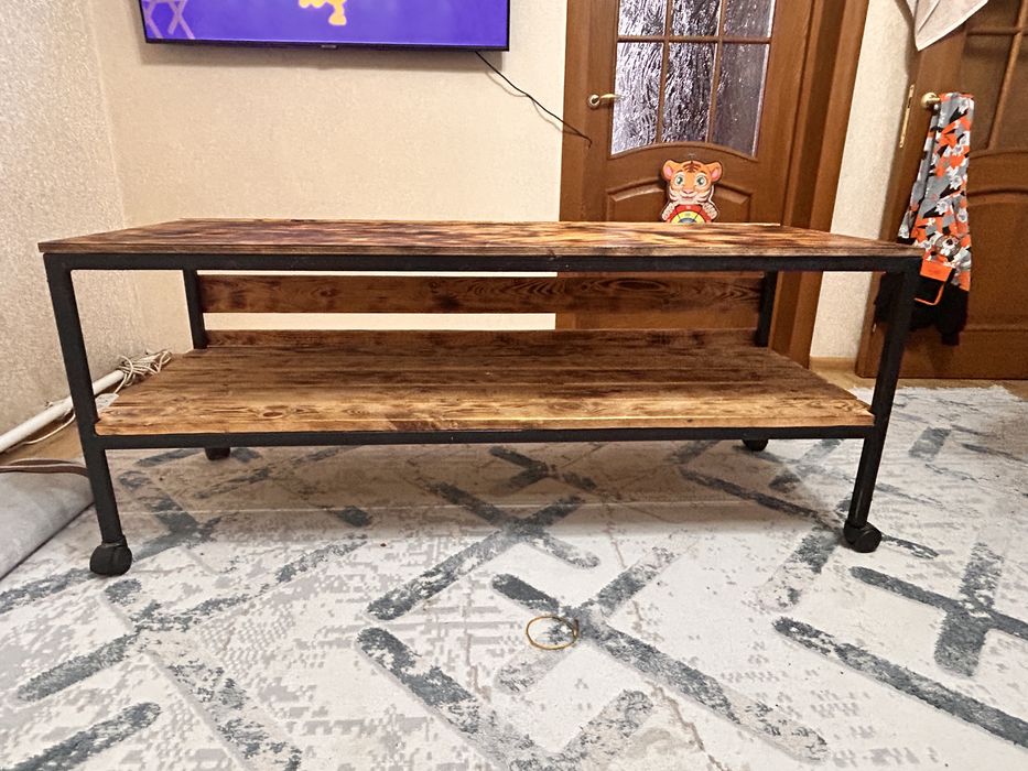 Стол под телевизор