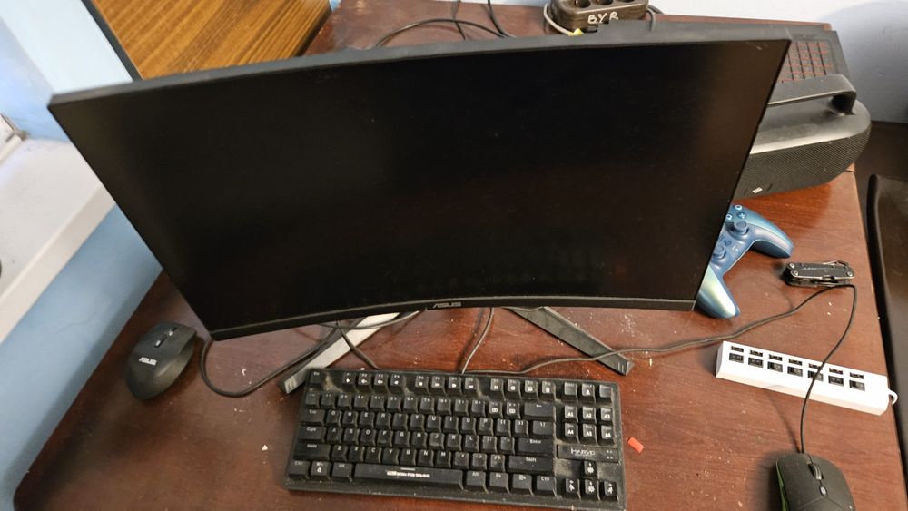 Monitor curbat asus tuf gaming 23.8 inch