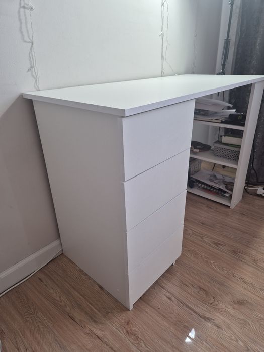 Продаётся письменный стол