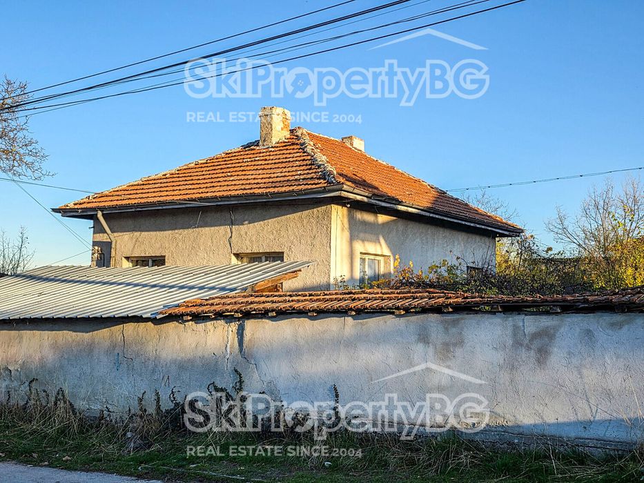 Къща с лятна кухня в Долна баня, близо до Боровец!