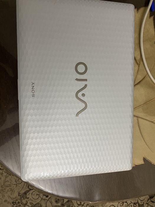 Ноутбук Sony vaio в рабочем состоянии