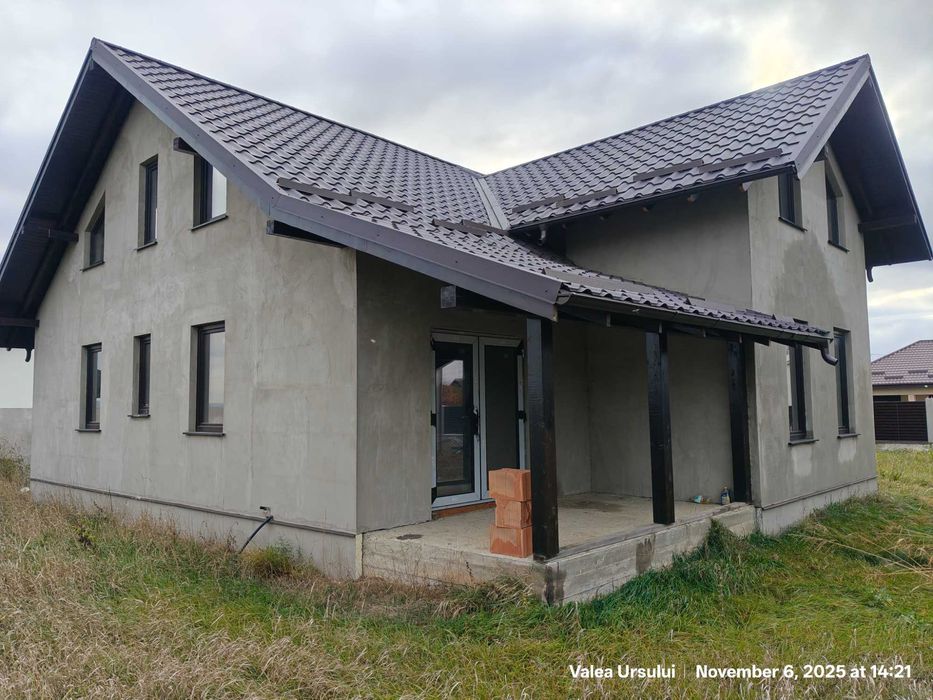 Casă individuală cu 5 camere, garaj și teren de 650 mp – Vorovesti