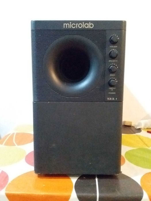 Сабвуфер Microlab X3. 2.1. Мощность 100 Ватт. Цена. 10 000 тг. Черный.