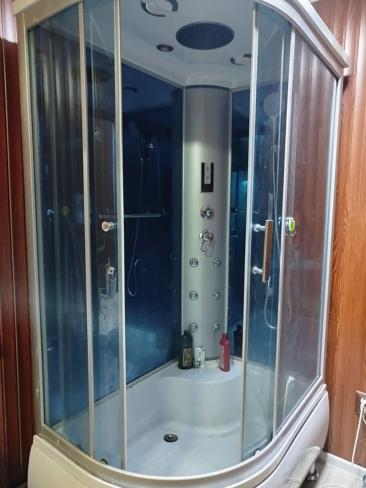 Продаю душевую кабинку в отличном состоянии