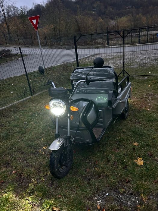 Vând motociclu electric nou