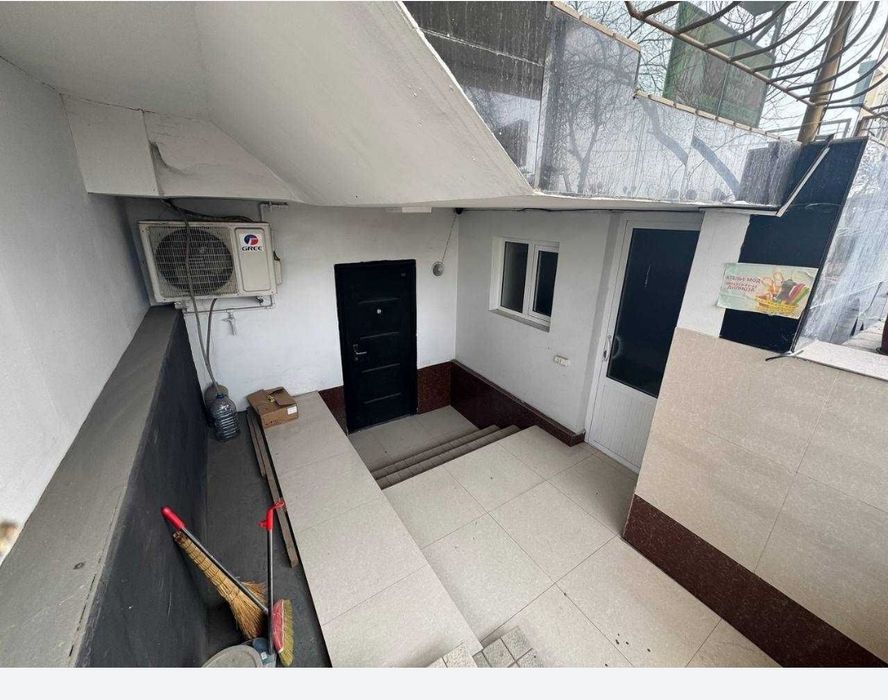 Жангох .Ц-15 сдаётся офис 3х комнатный Цоколь!!