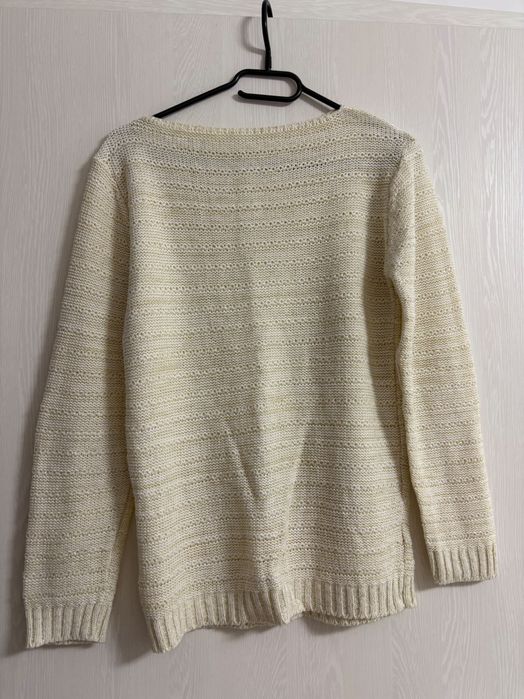 Pulover tricotat alb crem cu auriu