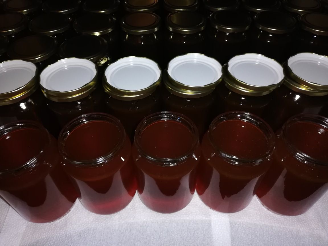 Билков пчелен мед от богат на билки регион, директно от производителя.