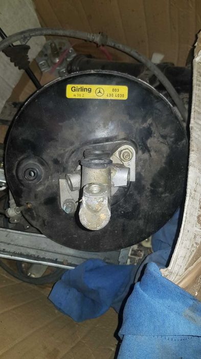 Вaкуумный усилитель тормозов и ГТЦ на Mercedes 190