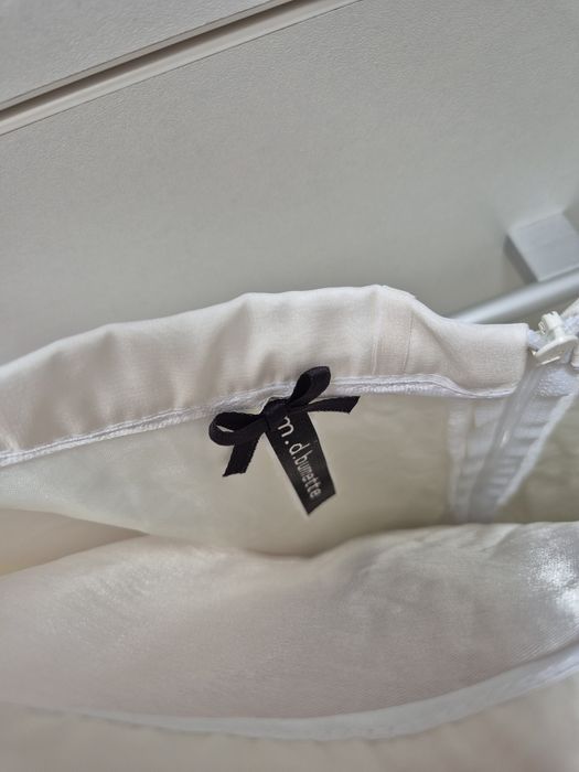 Top catifea cea mai buna calitate  și fusta tul natural .