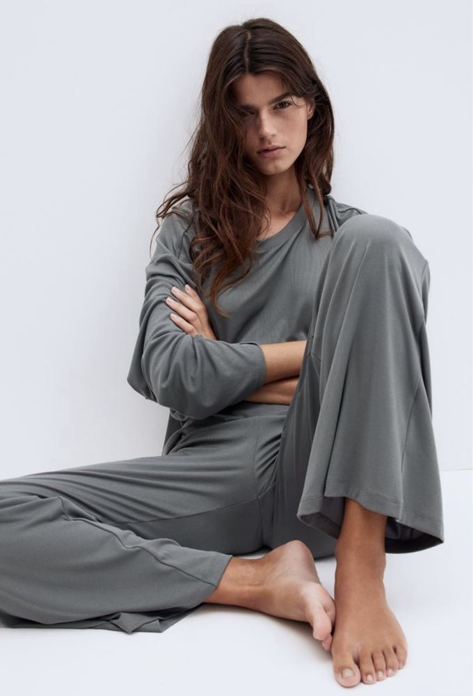 Pijama XS H&M pantaloni lungi si maneca lunga