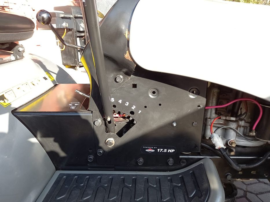 Vând cositoare  Craftsman 17,5 HP