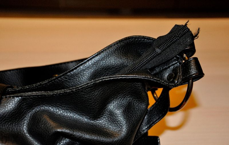 Черна кожена чанта - мека Weiyena