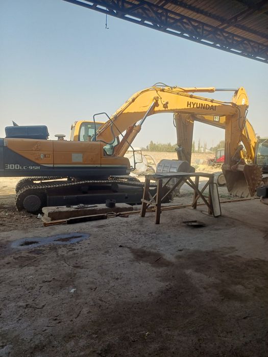 Ekskavator HYUNDAI 300 lc 2014