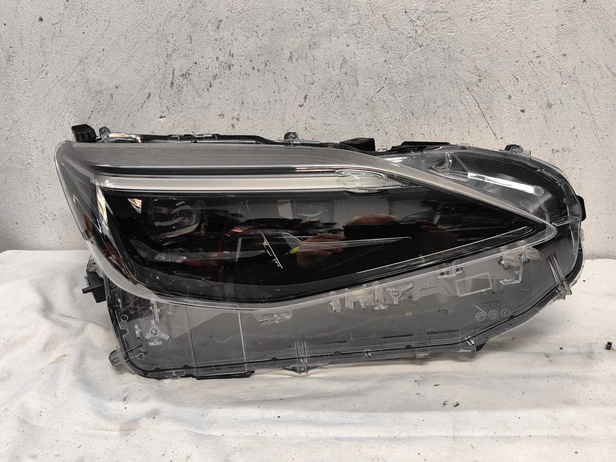 Оригинални  фарове Ляв Десен  Тойота Ярис  Toyota Yaris Cross Full Led