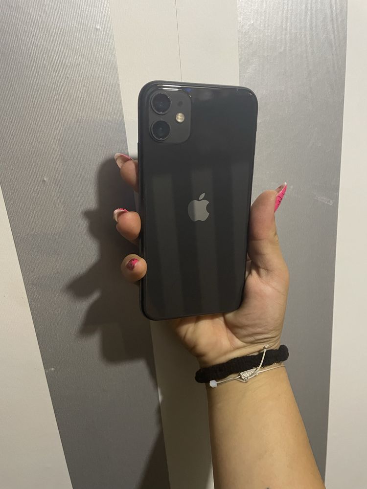 Iphone 11 с кутия и зарядно
