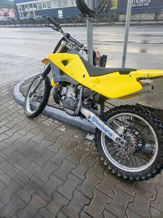 Vând husqvarna wr 250 2004