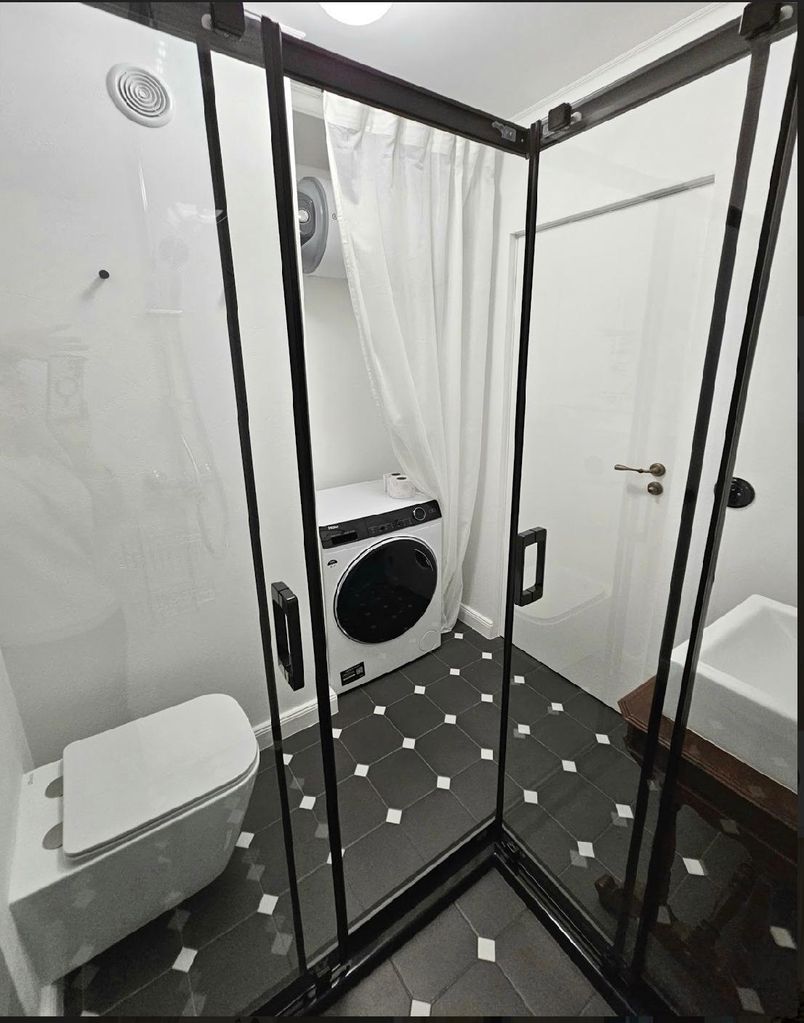 Дава се под наем Тристаен апартамент в София, Център - 72 кв.м за 1000 € - Снимка #10