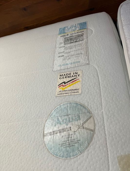 Pat din lemn masiv cu somiera