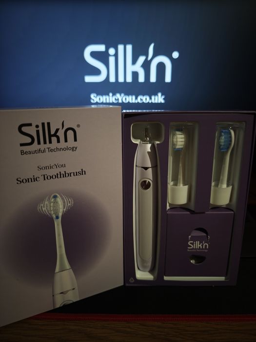 Silk'N звукова четка за зъби с 300 дневен живот на батерията