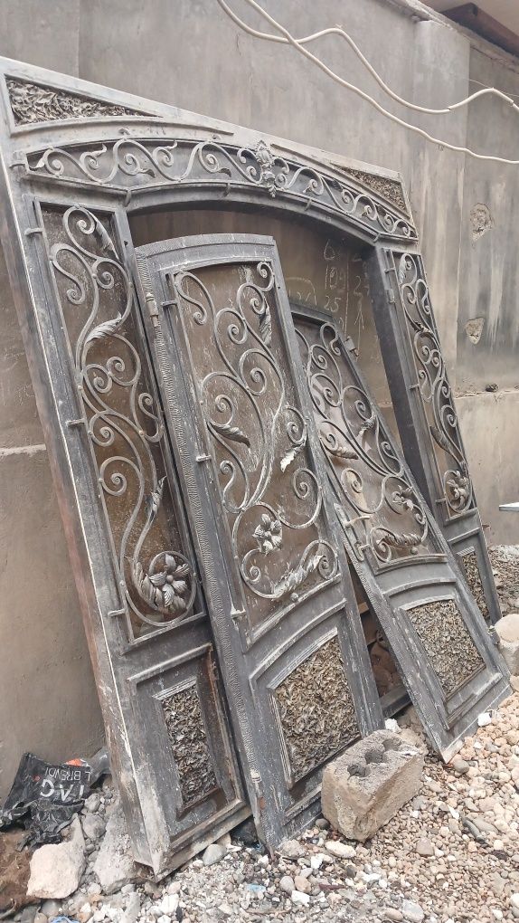Bu darvoza 2.5 mga 2.6 metr