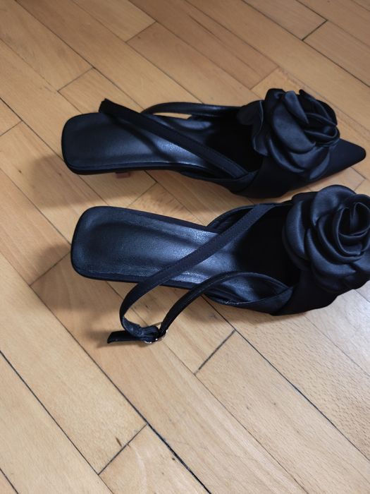 Обувки с нисък ток нови