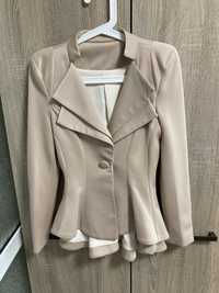 Ново бежово сако, размер S/M, Tiffany & Stones, сако