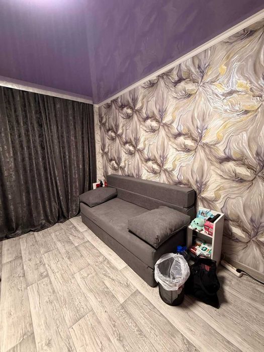 СРОЧНО продам 3 комнатную квартиру на 8 микрорайоне.