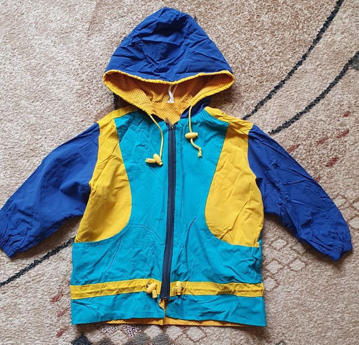Куртка детская ветровка. В подарок шапка.