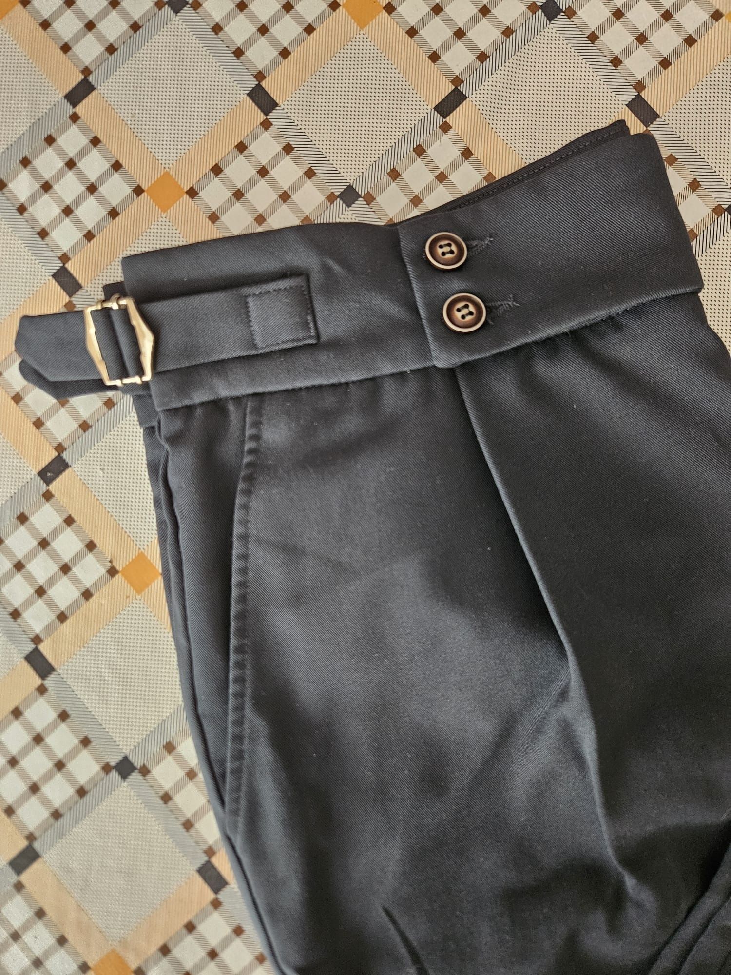 Pantaloni eleganti cu talie ajustabilă