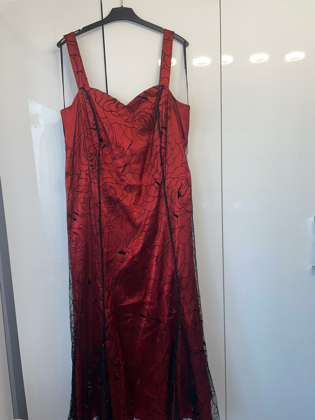 Rochie roșie elegantă de seară
