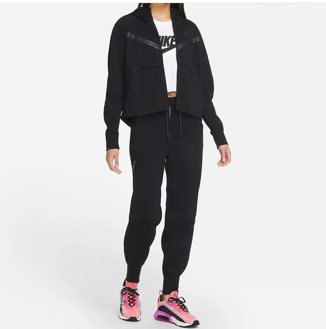 Дамски екипи Nike Tech Fleece в 4 цвята (XS,S,M,L,XL)
