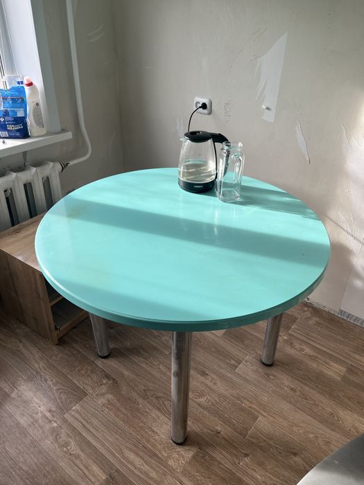 Продам стол кухонный